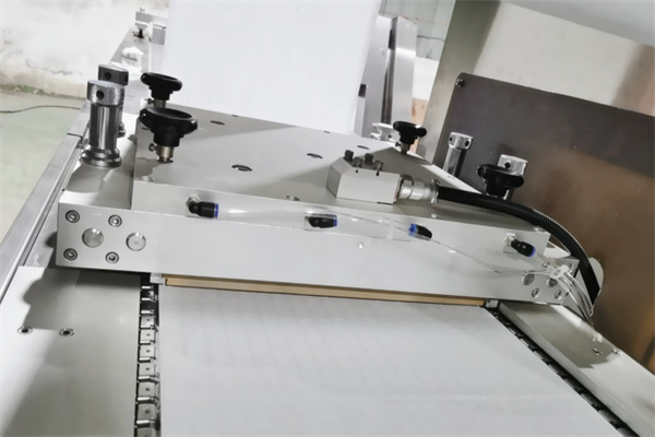 平板式泡罩包裝機(jī)（軟塑）