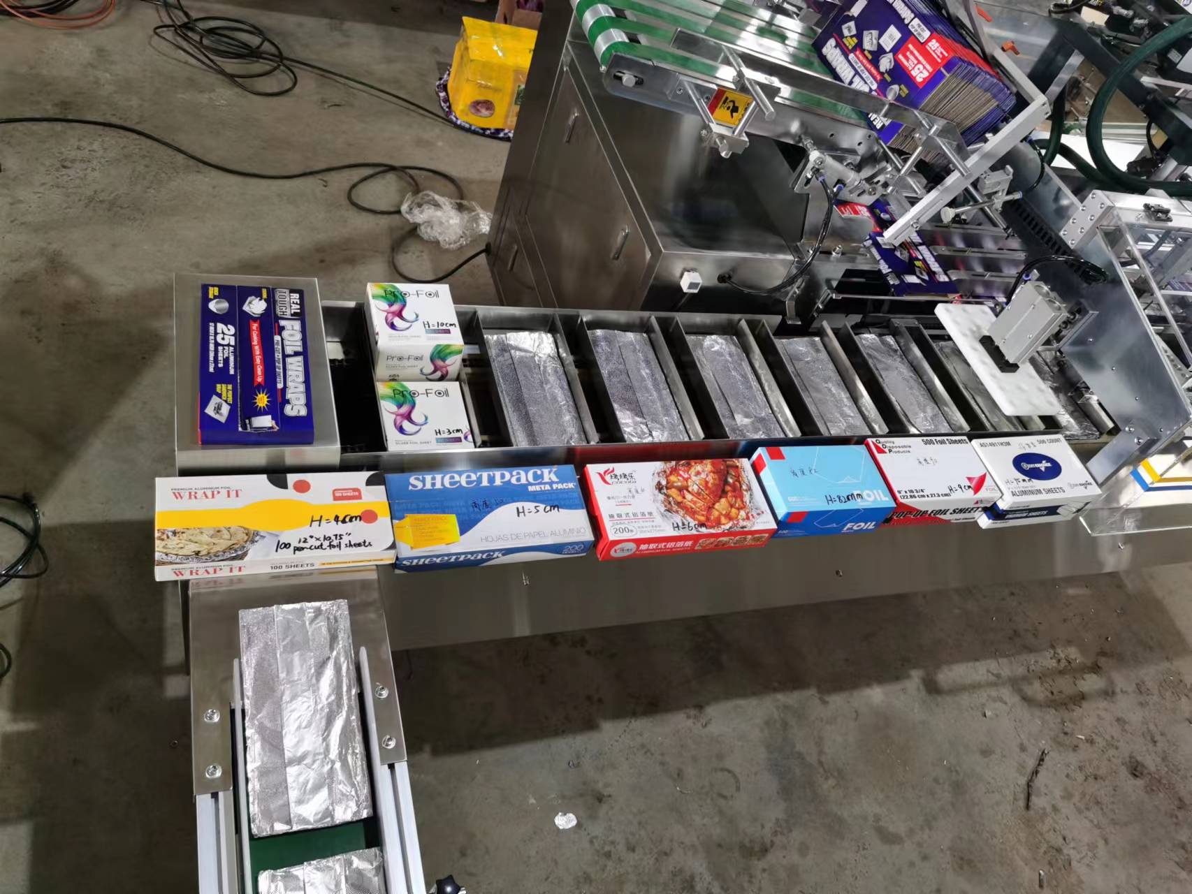 自動鋁箔裝盒機(jī)