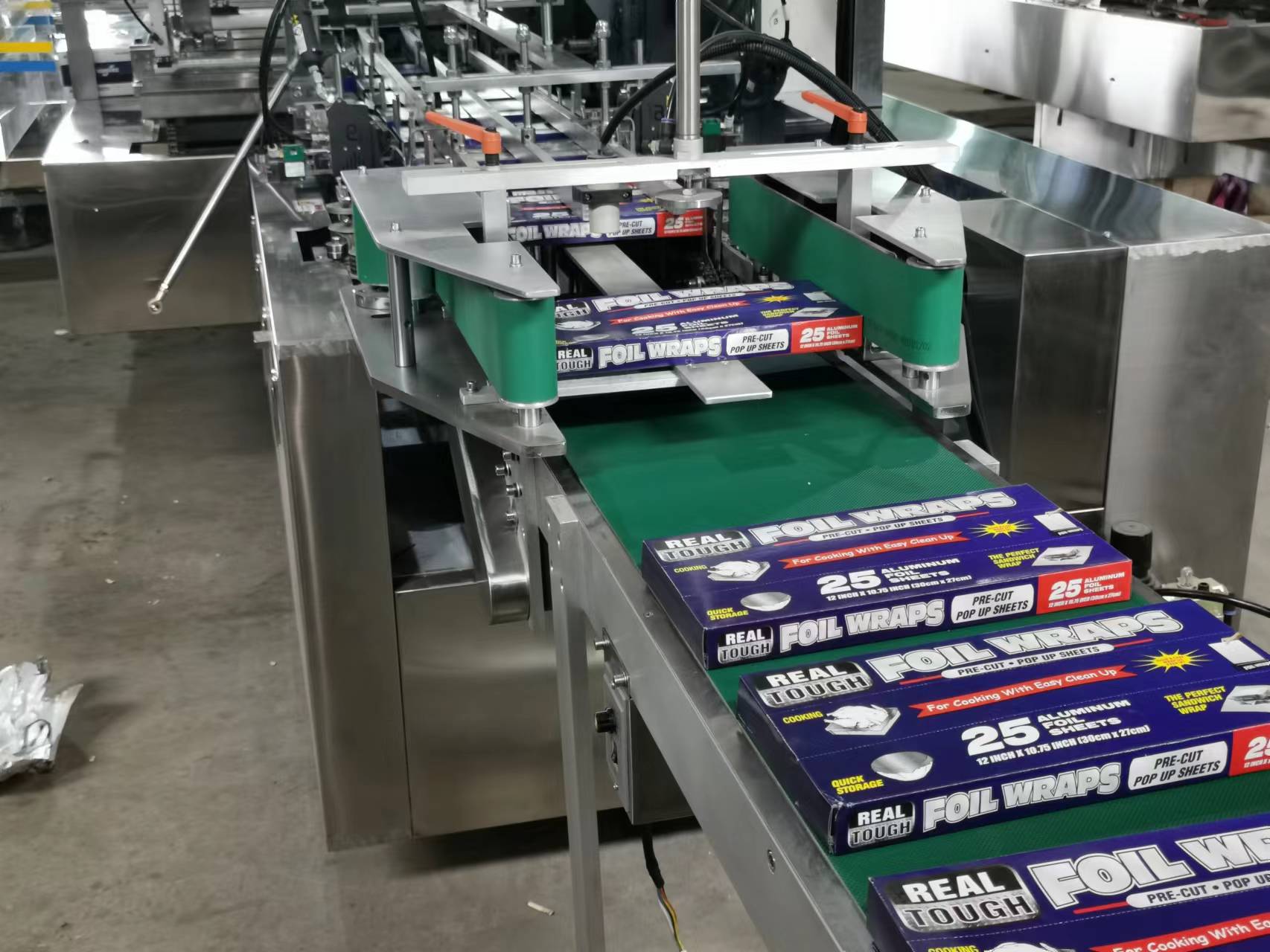 自動鋁箔裝盒機(jī)