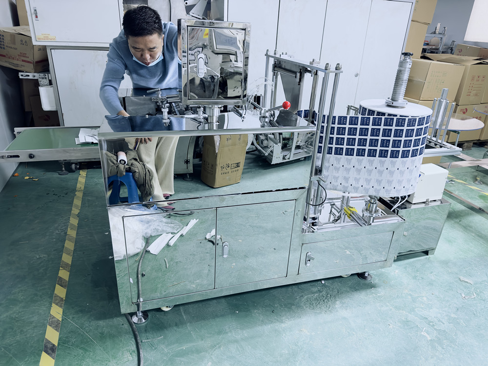 眼鏡濕巾包裝機(jī)